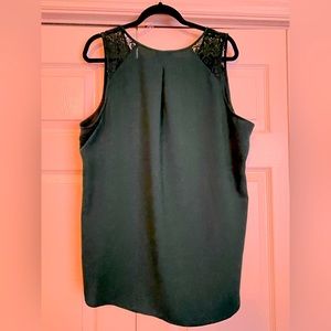 Hunter green Van Heusen sleeveless blouse